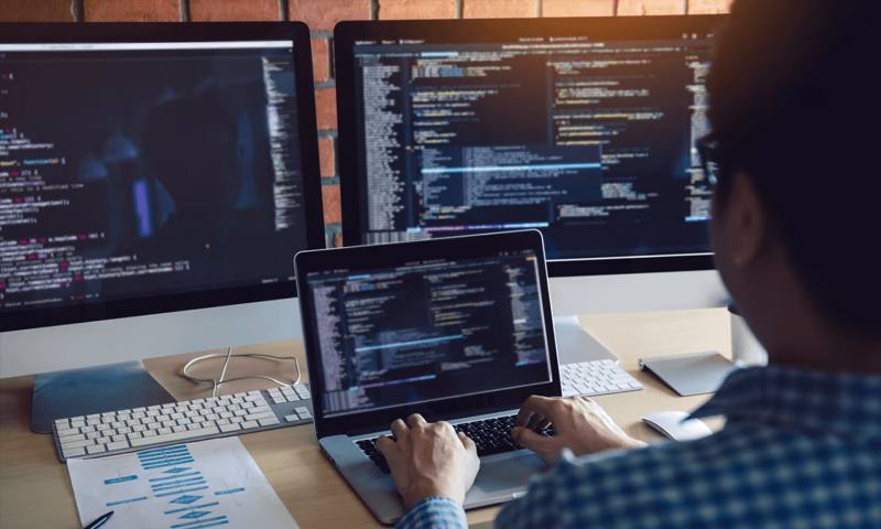 数据科学选型:R与Python如何赋能二连浩特市网站建设?